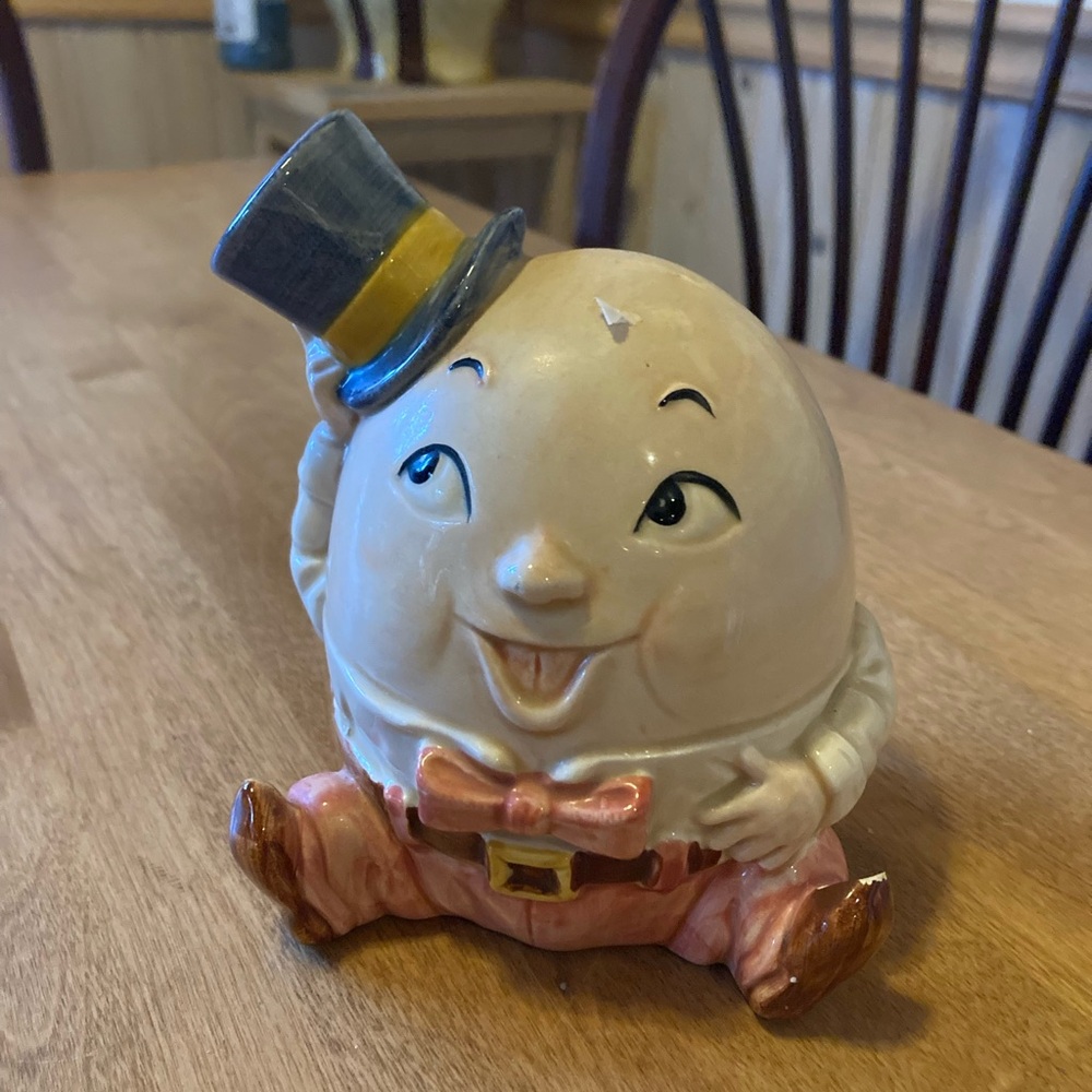 Vintage Humpty Dumpty ceramic coin bank
